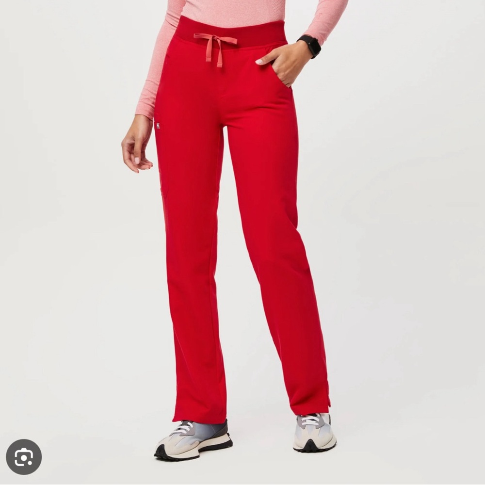 FIGS RED SCRUB KADE CARGO PANT M/T